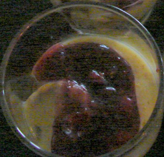 Trifle met bitterkoekjes en bosvruchtencompote recept