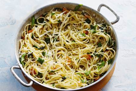 Spaghetti aglio olio met verse kruiden