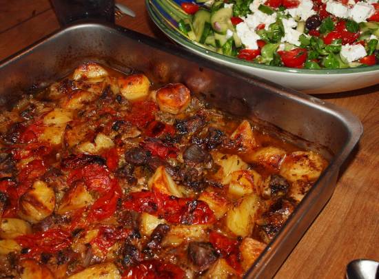 Ovenschotel met lamsvlees en griekse salade recept