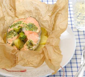 Zalmpakketjes met aardappel en broccoli recept