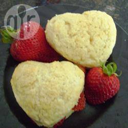 Hartvormige cakejes met slagroom en aardbeien recept