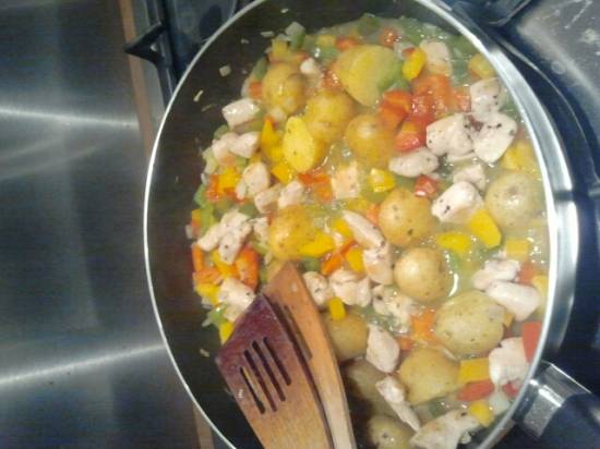 Stoofpot van kip, paprika en aardappeltjes recept