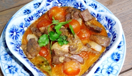 Rode curry met eend en lychees recept
