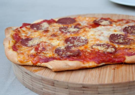 Pizza salami recept
