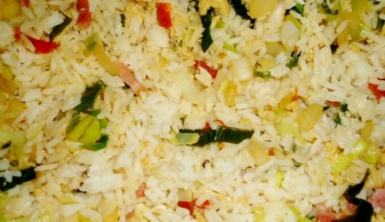 Gebakken rijst met sojasaus en knoflook recept