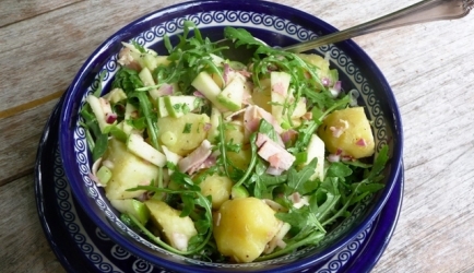Aardappelsalade met opperdoezer en rucola recept