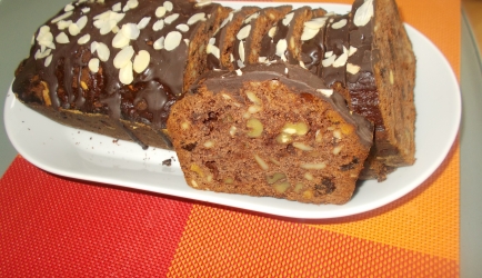 Chocolade-honingcake of koek met noten, amandelspijs, rozijnen ...
