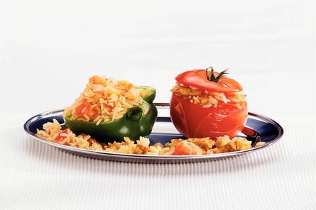Gevulde tomaten en paprika's met rijst