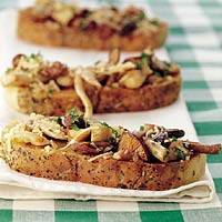 Focaccia crostini met paddestoelen recept