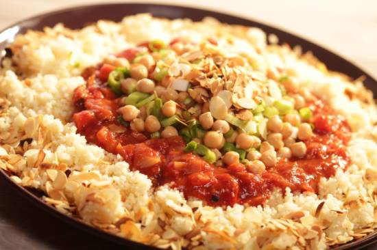 Couscous met amandelen en kikkererwten recept