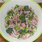 Broccoli salade met spek en rode ui recept