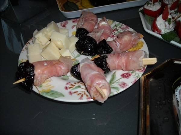 Hamrolletjes met mascarpone en gedroogde pruimen recept ...