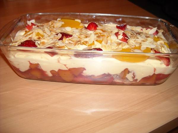Zalige trifle met mascarpone, advocaat en fruit recept