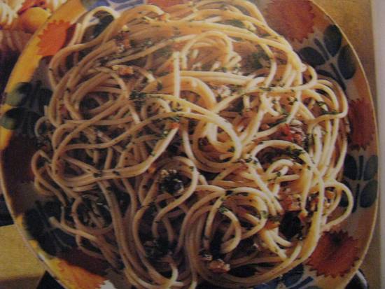 Spaghetti met walnoten, peterselie en gorgonzola recept ...