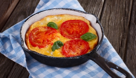 Omelet met kaas, tomaten, ui recept