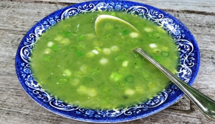Groene soep met kruidenkaas recept
