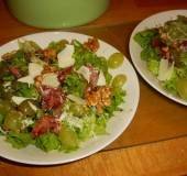 Salade met rauwe ham, druiven en walnoten recept