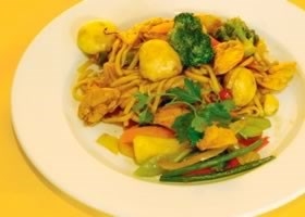 Gesauteerde noodles op z'n japans recept