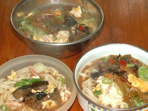 Chinese noedels met groente en spek recept