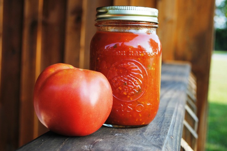 Zo maak je snelle tomatensaus met een rasp