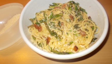 Romige spaghettti carbonara met groene asperges recept ...