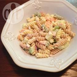 Tricolore pastasalade met gerookte zalm recept