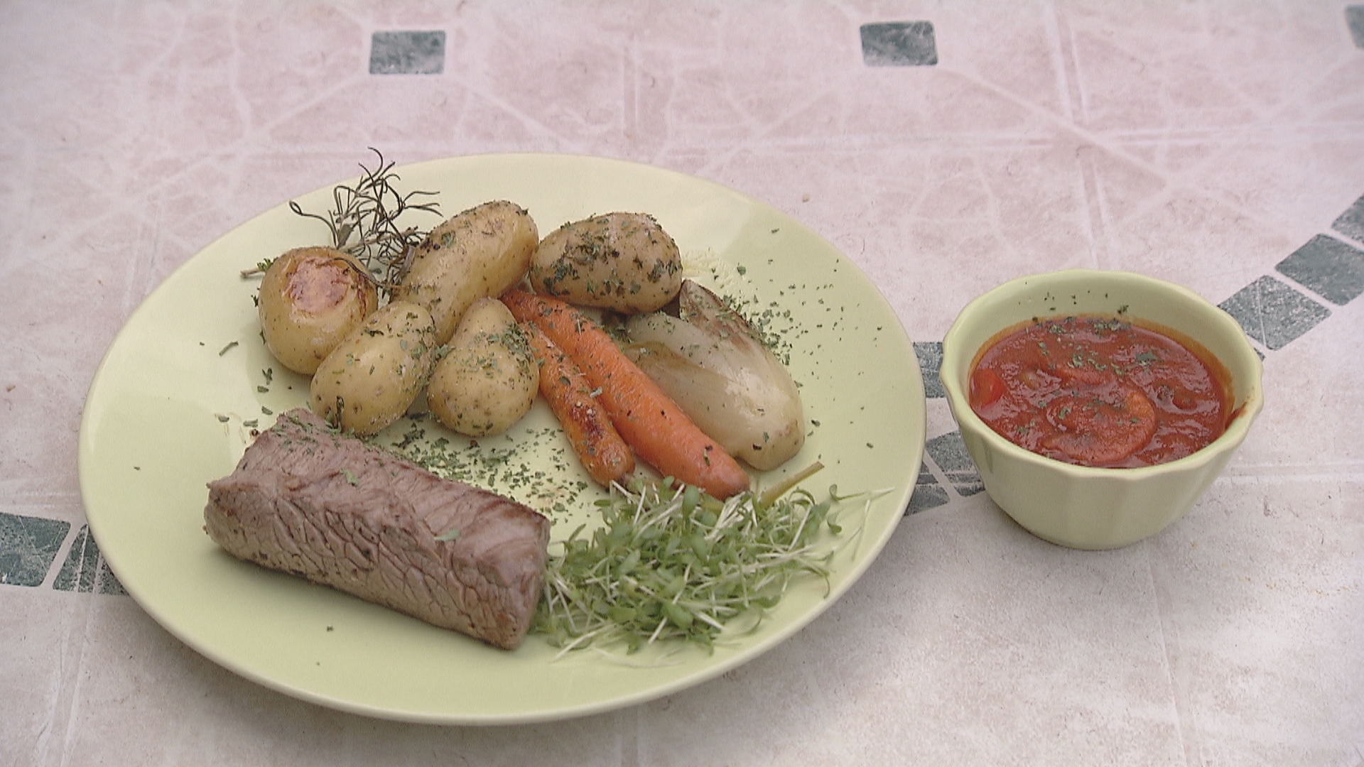 Steak met provençaalse saus en krielaardappelen