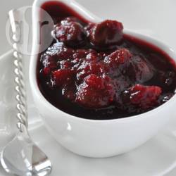 Cranberrysaus met gedroogde kersen recept