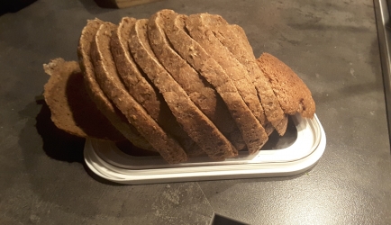 Tarwe-roggebrood uit de broodbakmachine recept ...