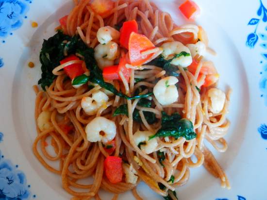 Spaghetti met knoflook, garnalen & spinazie recept