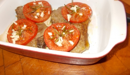 Lamskoteletjes uit de oven met tomaten en rozemarijn recept ...