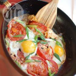 Gebakken eieren met tomaat recept