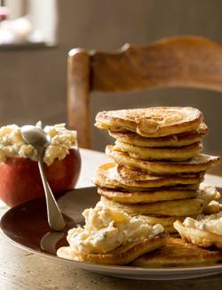 Boekweitpannenkoekjes met appel-blauwekaasspread recept ...