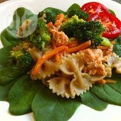 Pastasalade met zalm en broccoli recept