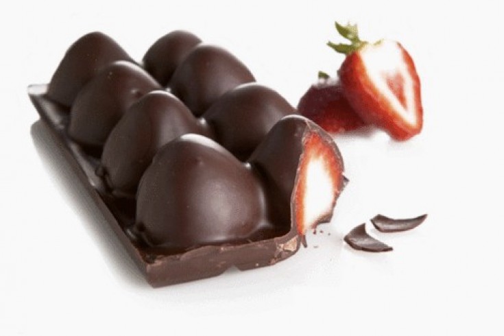 Supersimpele chocoladereep met aardbeien... in een ijsblokjesvorm ...