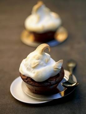 Chocoladecakejes met meringue recept