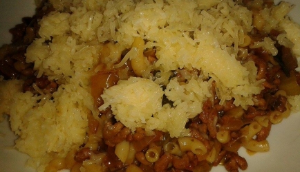 Pittige macaroni met merguez worstjes recept