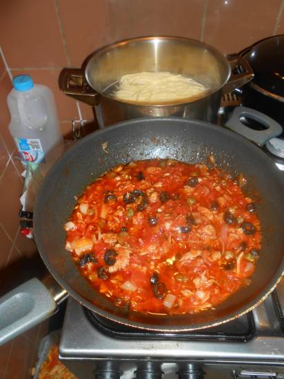 Spaghetti met tonijnsaus en groenten uit de oven recept ...