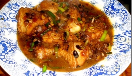 Chinees kippenpoten in zwarte bonensaus recept