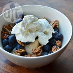 Fruit met noten en griekse yoghurt recept