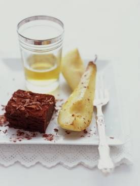 Chocolademousse-cake met gekarameliseerde peer recept ...