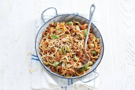 Spaghetti met gehakt en knoflookolijven