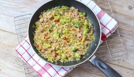Gebakken rijst met broccoli en ham recept