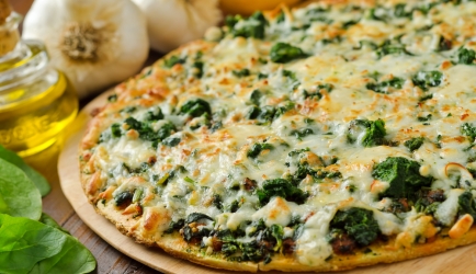 Pizza met spinazie en muhammara recept