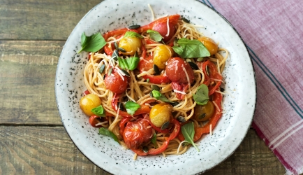 Spaghetti integrale met tomaat, gruyère en pompoenpitten recept ...