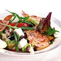 Salade met yogodressing en bacon recept
