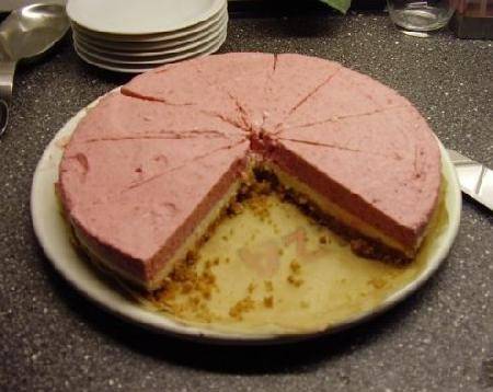 Witte chocolade- aardbeien mousse taart. recept