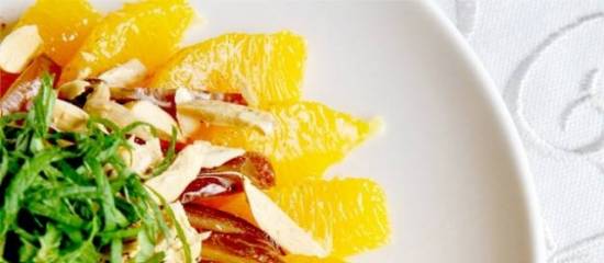 Sinaasappel-dadel salade recept
