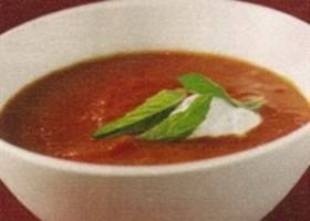 Tomaten-paprikasoep met geitenkaas-basilicum quenelle recept ...