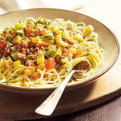 Spaghetti met gehakt-groentesaus recept